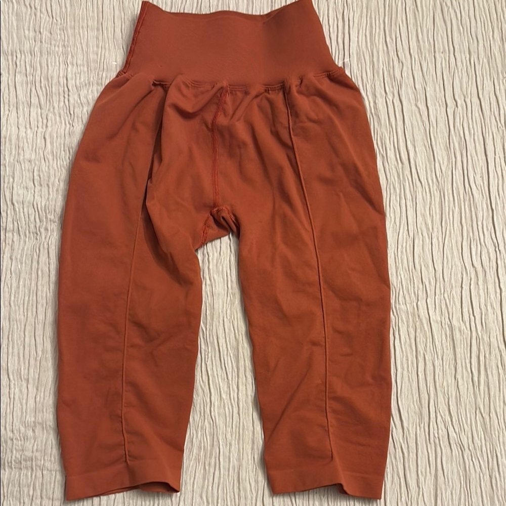 NEW FREE PEOPLE - Burnt Orange Capri Leggings with Creases